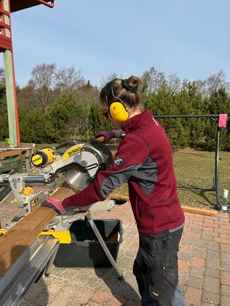 Terrassilaua lõikamine terrassi ehituse käigus